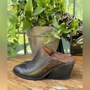 FRYE Distressed Serena Mule Size 8M